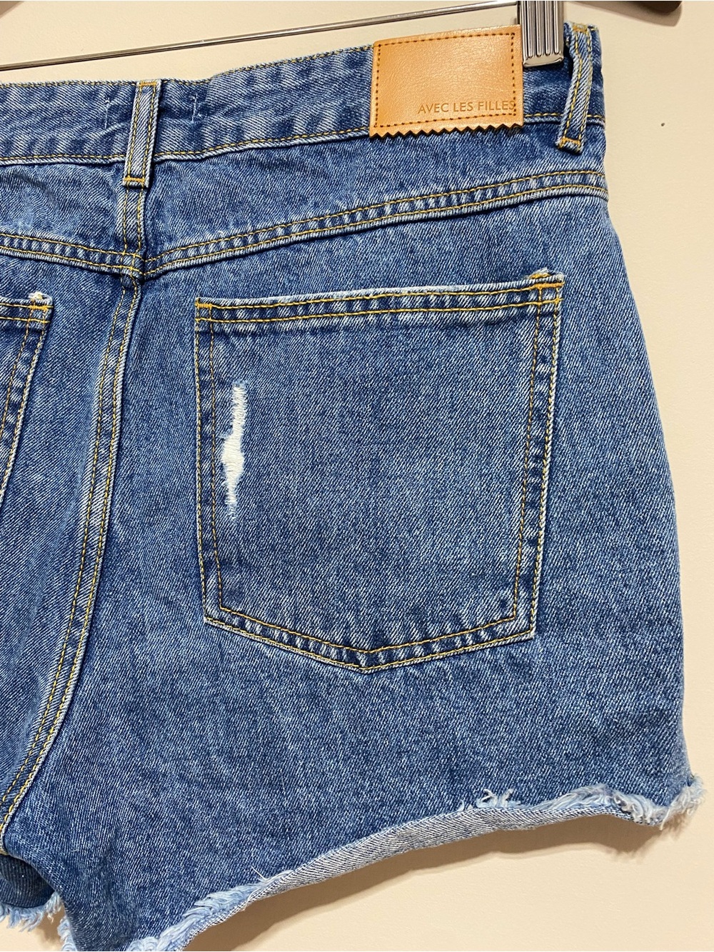 Revolve Avec Les Filles Jean Denim Shorts Distressed Ripped Beach Summer Size 28 - Picture 6 of 8